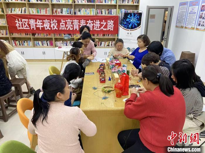 山西大同：青年夜校为年轻人“充电续航”