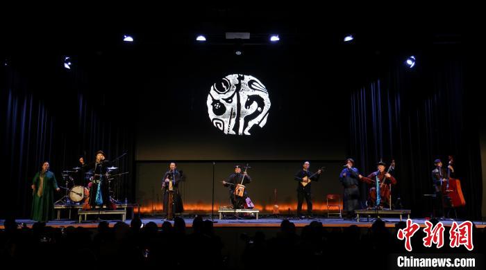 中国民族音乐团体安达组合多伦多上演“草原摇滚之夜”