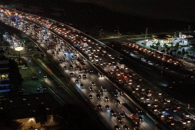 国庆自驾车 21 小时还没到家?车主:已老实,下次坐高铁