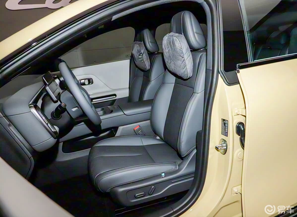 零跑Lafa5开启预售,推出五款配置车型