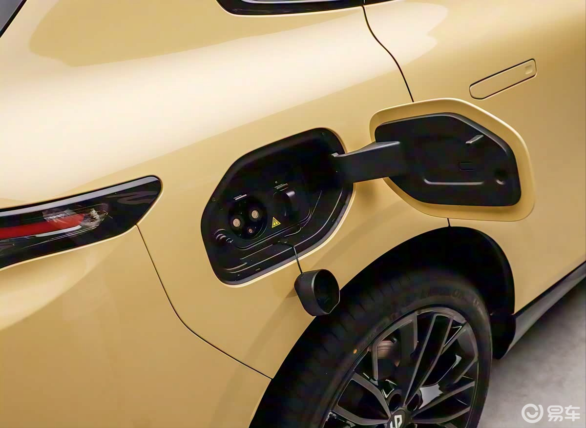 零跑Lafa5开启预售,推出五款配置车型