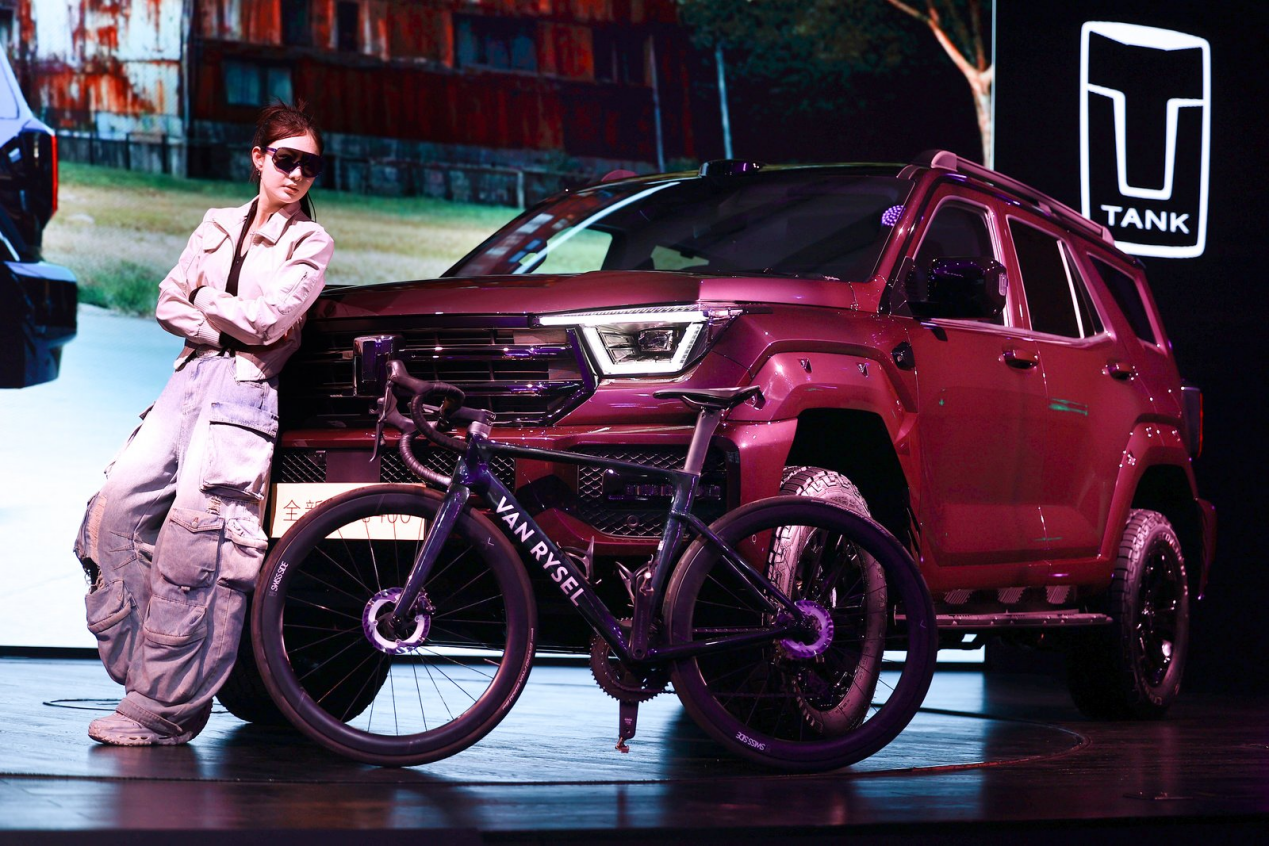 年轻人的潮酷装备 全新坦克400上市 24.98万元起