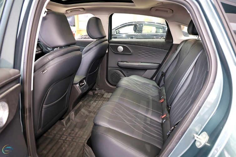 插混带“T” 舒适有加 风云A8L与秦L谁更适合家用？