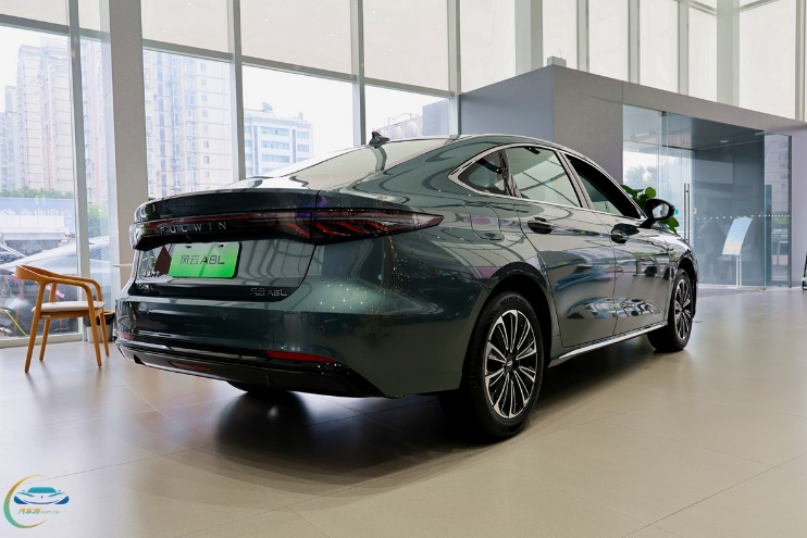 插混带“T” 舒适有加 风云A8L与秦L谁更适合家用？