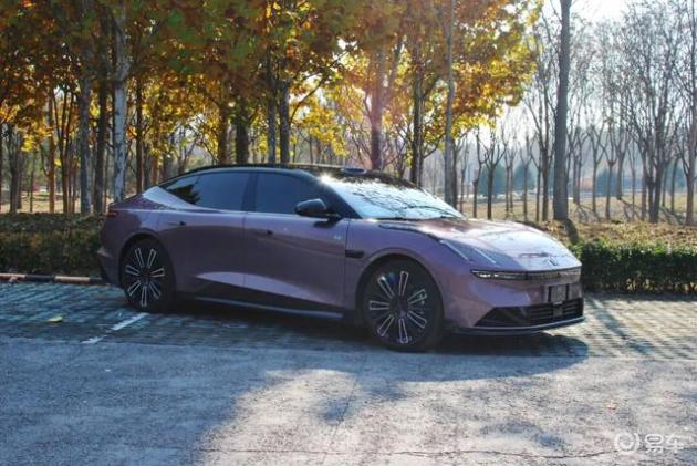 运动与家用的完美平衡——试驾领克10 EM-P