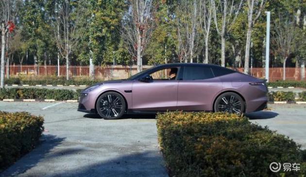 运动与家用的完美平衡——试驾领克10 EM-P