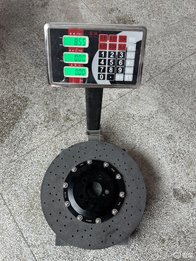 极氪001升级Guard Racing碳陶刹车套装！