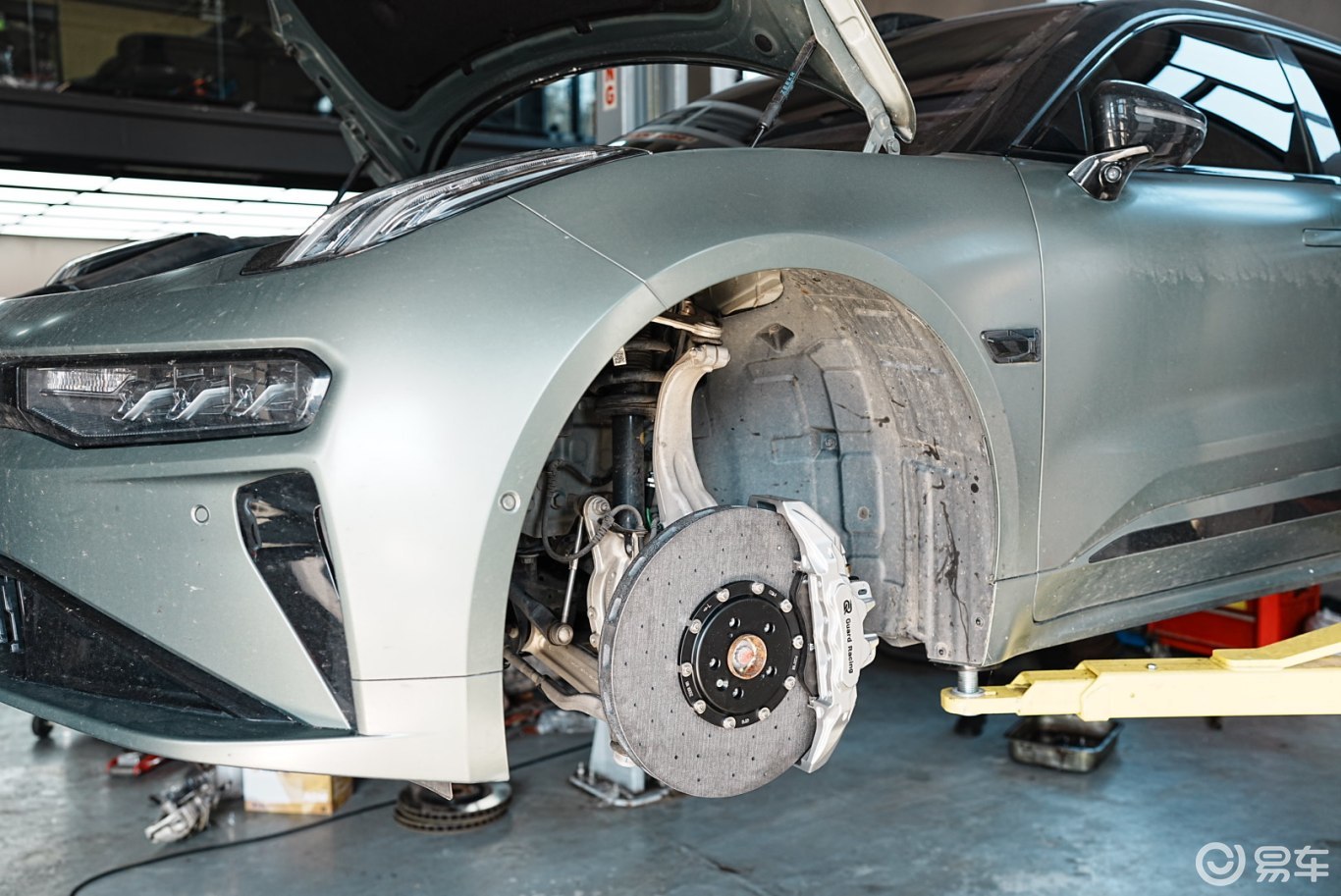 极氪001升级Guard Racing碳陶刹车套装！