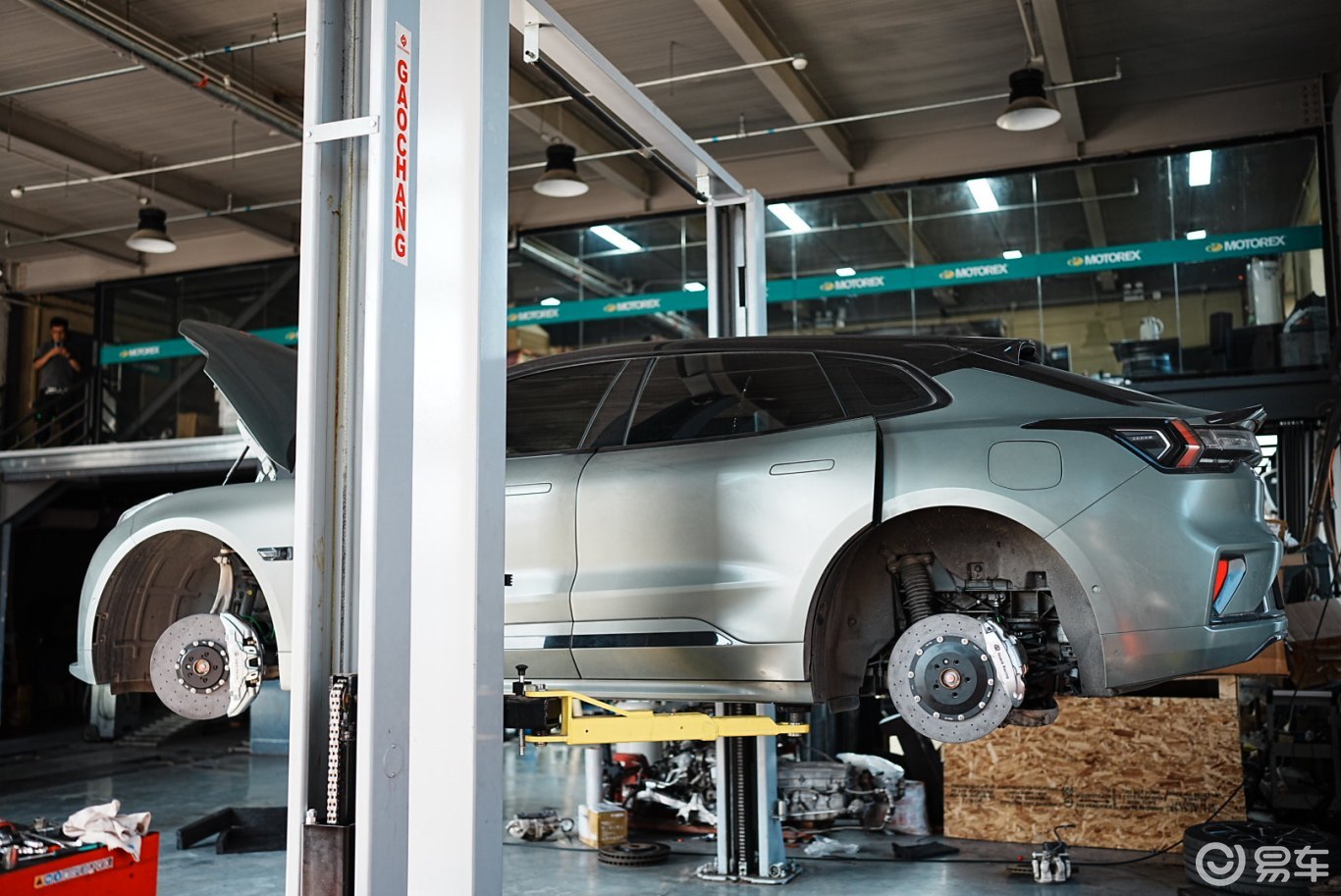 极氪001升级Guard Racing碳陶刹车套装！