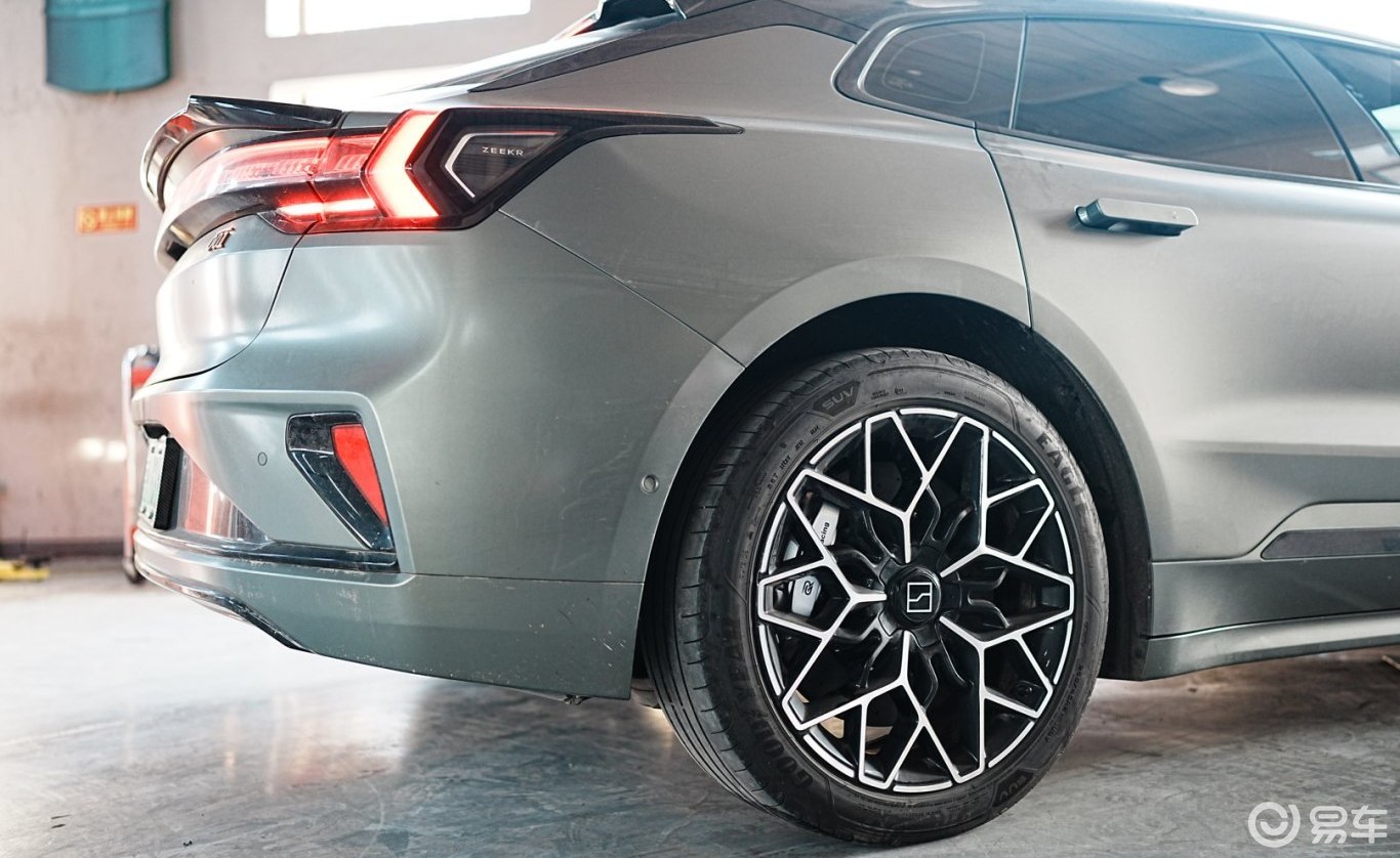 极氪001升级Guard Racing碳陶刹车套装！