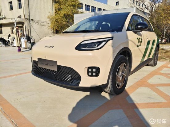 4.99万就能开走的国民好车！埃安UT 99秒换电太香了