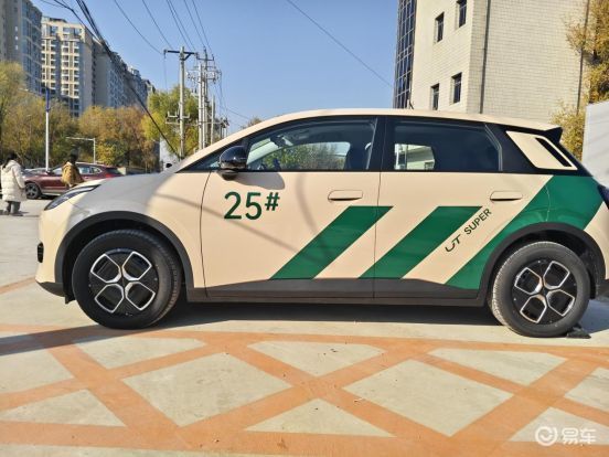 4.99万就能开走的国民好车!埃安UT 99秒换电太香了