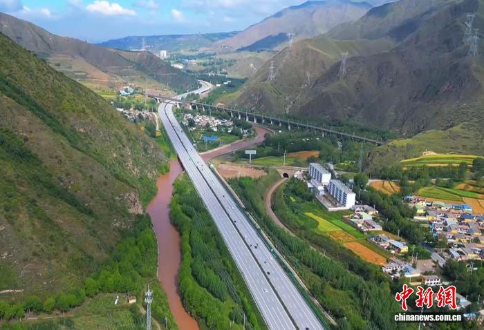 高原“小北京”交通蜕变记：从“行路难”到“路路通”,高原“小北京”交通蜕变记：从“行路难”到“路路通”